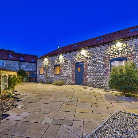 Hayloft Villa Lincoln Exterior photo