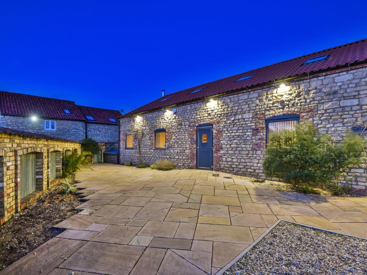 Hayloft Villa Lincoln Exterior photo